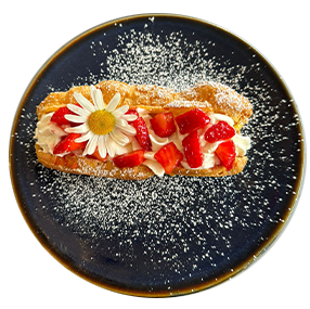 Chous chantilly fraise au restaurant Les Lot'oises Bagnac sur Célé